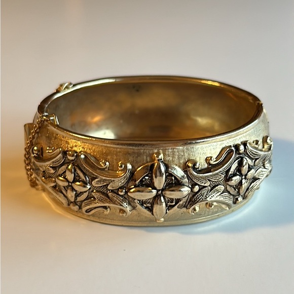 VTG Coro Pegasus Hinged Bangle Bracelet Goldtone 1940’s Victorian Revival - Picture 12 of 12